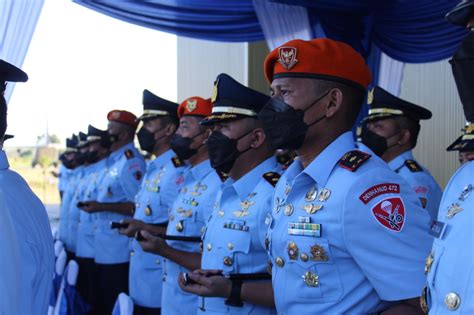 Prajurit Denhanud Kopasgat Mengikuti Upacara Sertijab Danwing Udara