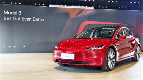 Tesla 特斯拉 Model 3 煥新版預計 5 月中下旬交車！全台 8 間展示體驗店已經開放賞車 News Pie