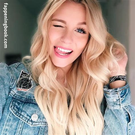 Dagi Bee Nude OnlyFans Leaks Fappening FappeningBook