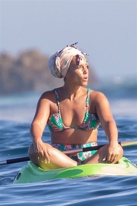 The Hottest Alicia Keys Bikini Photos Barnorama