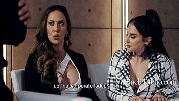 Señoras jefe en cuclillas en pasante Cherie Deville Joanna Ángel XVIDEOS