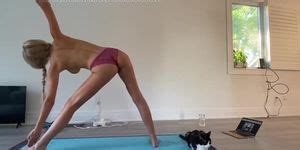GwenGwiz Nude Yoga Porn Videos