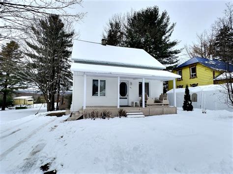 VENDU Maison à un étage et demi à vendre 91 26e Rue Notre Dame des Pins