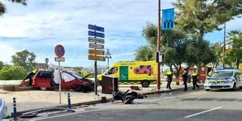 Muere tras perder el control de su coche y chocar contra un semáforo en