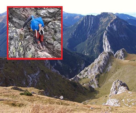 Tatry Turysta Wspina Si Po Stromym Szczycie Z Psem W Reklam Wce