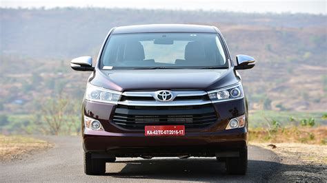 Toyota Innova Crysta 2016 Std Compare Car Photos Overdrive