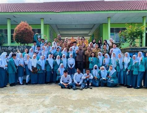 Anggota Dprd Provinsi Usin Sembiring Jadi Pembina Upacara Di Sman