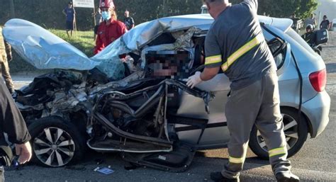 Carro Colide Nibus E Motorista Fica Gravemente Ferido Na Br