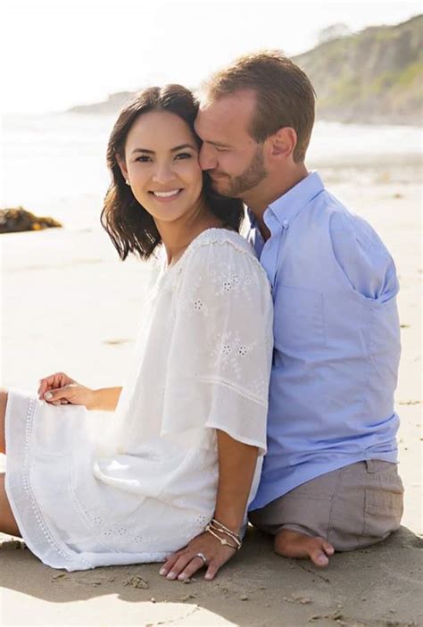 Photos Man Born Without Legs And Arms Nick Vujicic And His Wife Are