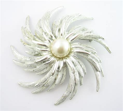 Sarah Coventry PINWHEEL BROOCH Vintage PIN Silvertone Faux Pearl Flower