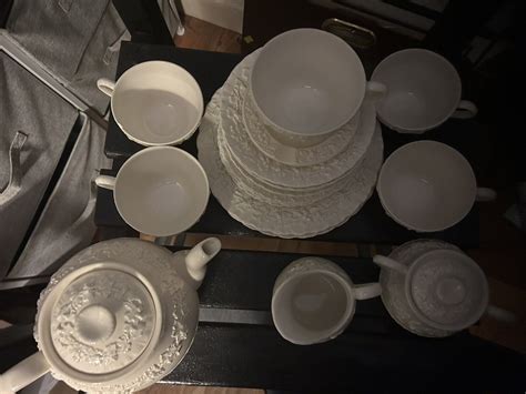 VTG Set Of 24 WEDGWOOD QUEENSWARE CREAM SHELL EDGE Luncheon Tea Set For