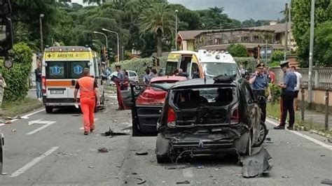 Incidente A Grottaferrata Tir Contromano Travolge Sei Auto Sei Feriti