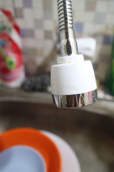how to open sink faucet head