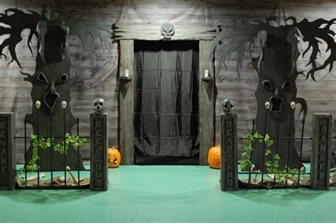 24 Halloween House Decor Halloween Haunted Houses Haunted House Decorations Halloween House