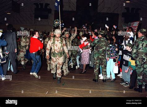 Operation Desert Storm Soldiers Hi Res Stock Photography And Images Alamy