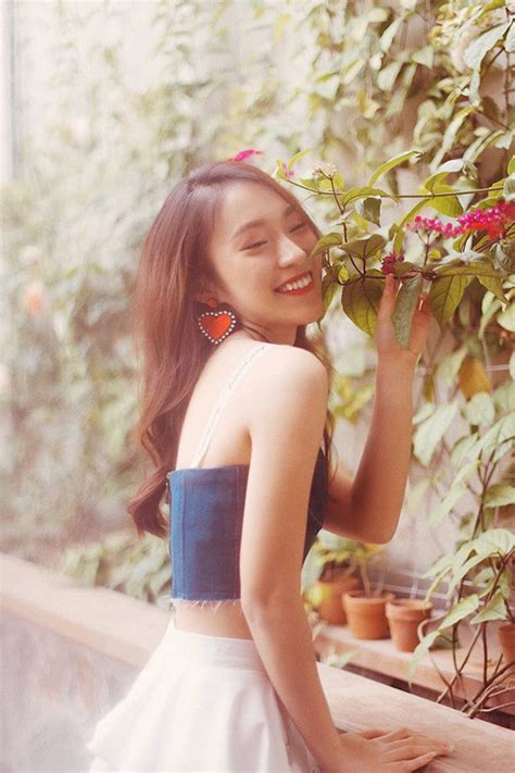 H C Vi N Ngo I Giao V Ng Qu C C A D N Hot Girl C M Nh Danh Crush Qu C D N Xinh L I