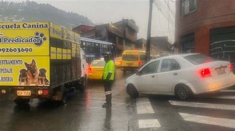 La Lluvia Complica El Tránsito En Quito Este 18 De Abril El Comercio