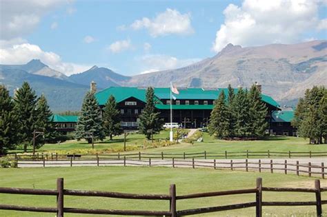 Glacier Park Lodge and Hotel Review | Glacier National Park