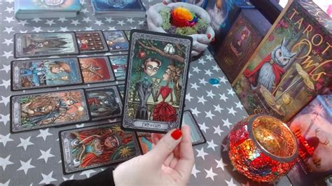 ESTÁ ILUSIONADO A CONMIGO CANALIZACIÓN TAROT INTERACTIVO