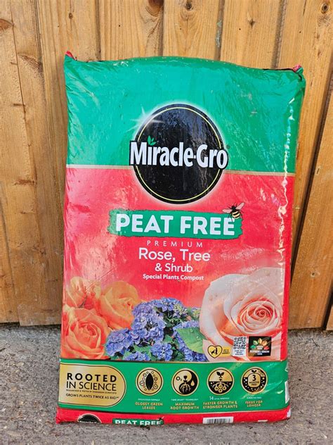 Miracle Gro Peat Free Rose Tree And Shrub 40l 2 For £12 00