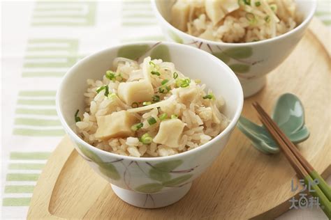 しょうがと帆立の炊き込みご飯の献立（副菜：小松菜と焼きエリンギのくるみマヨネーズ、汁物：野菜とベーコンのスープ）｜献立・メニュー｜【味の素