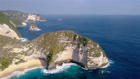 Praia De Kelingking Na Ilha De Nusa Penida Indon Sia Foto Premium