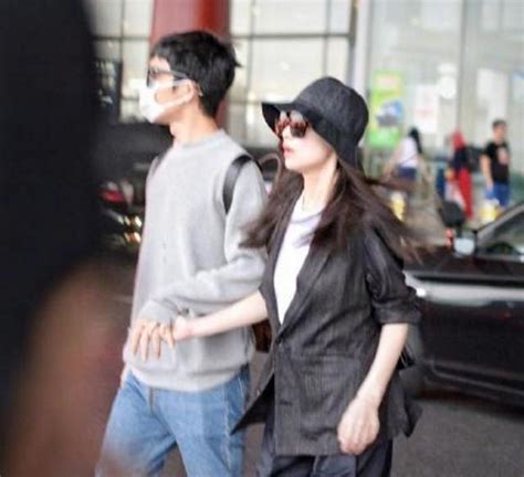 井柏然和现女友倪妮手拉手现身机场，甜蜜如漆 郑爽看见难过不？ - 每日头条