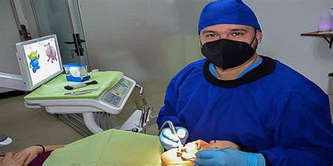 Dentistas Llaman A Personas De Todas Las Edades A Cuidar Su Salud Oral