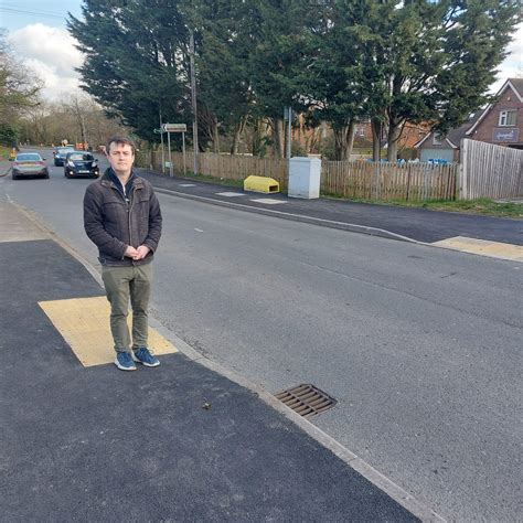 Petition for a new Pedestrian Crossing on Deardon Way - Earley and