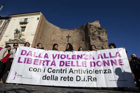 Non Una Di Meno In Piazza A Roma Contro La Violenza Sulle Donne Ansa