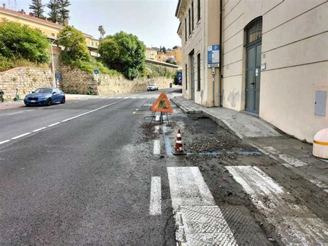 Imperia Esplode L Acquedotto A Borgo Marina Fiume D Acqua In Via