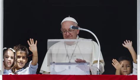El Papa Francisco Apoya El Matrimonio Gay Y El Sacerdocio Femenino
