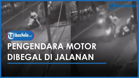 Detik Detik Pengendara Sepeda Motor Dibegal Naik Motor Sendirian Lalu