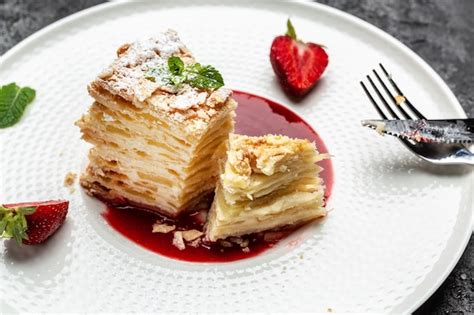 Tarta De Napole N Con Crema De Vainilla Cremosa Manzanas Y Mermelada