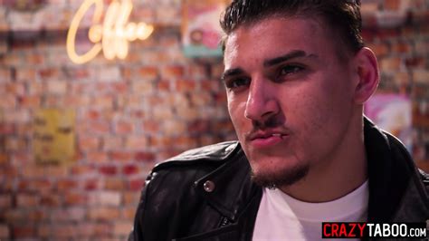 Big Ass MILF Waitress Anna Claire Clouds Gets Fucked In The Restaurant