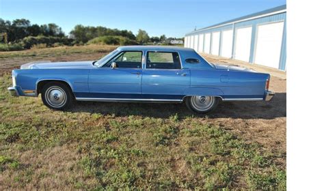 NoDak Beauty: 1977 Lincoln Continental Town Car | Barn Finds