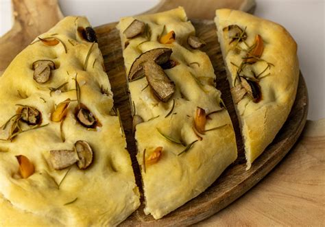 Steinpilz Focaccia Fluffiges Italienisches Ofenbrot Einfach