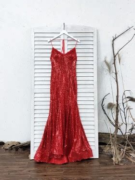 Promfy Flame Shape Neckline Red Sequin Trumpet Prom Dress