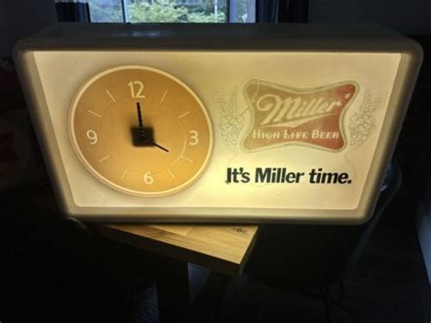 Vintage Miller High Life Beer Clock Sign Lighted Bar Clock Its Miller Time Ebay