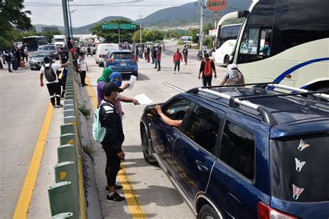 Normalistas Bloquean La Autopista Del Sol En Chilpancingo N