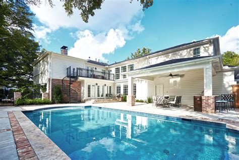 How to Create Indoor-Outdoor Flow in Your Home — Just in Time for