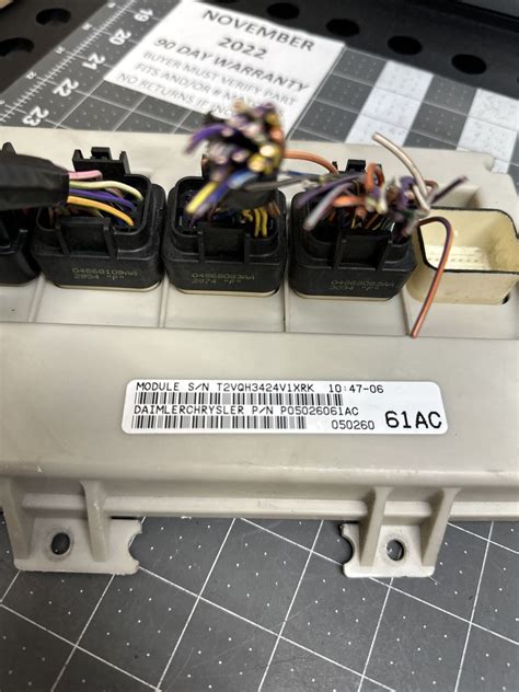 2005 2006 Dodge Caravan Body Control Module Bcm Oem P05026061ac Ebay