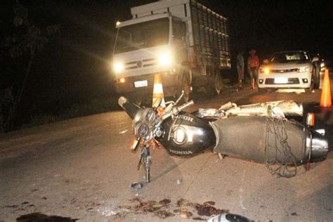 Acidente Entre Moto E Caminh O Deixa Duas V Timas Gravemente Feridas