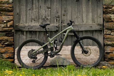 New Trek Slash Gets High Pivot Idler More Travel And A Bigger Door MBR