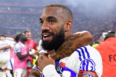 Accord Lacazette Al Qadisiyan l OL négocie avec les Saoudiens Foot 01