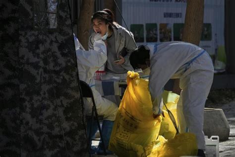 专家指重症死亡率低 中国染疫再破2万例