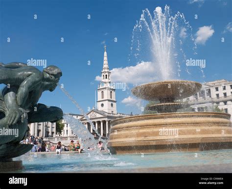 Statue And Fountains Trafalgar Square London Uk Stock Photo Alamy