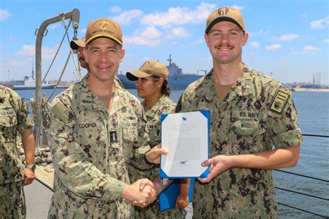 DVIDS Images Vice Adm Brad Cooper Visits USS Sioux City Image 1 Of 2