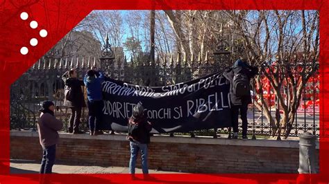 Atteso Corteo Anarchici A Roma Manifestanti Mettono Striscioni YouTube