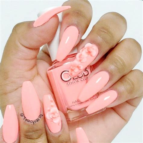 Nails in Living Coral | 2019’s Pantone Colour Of The Year